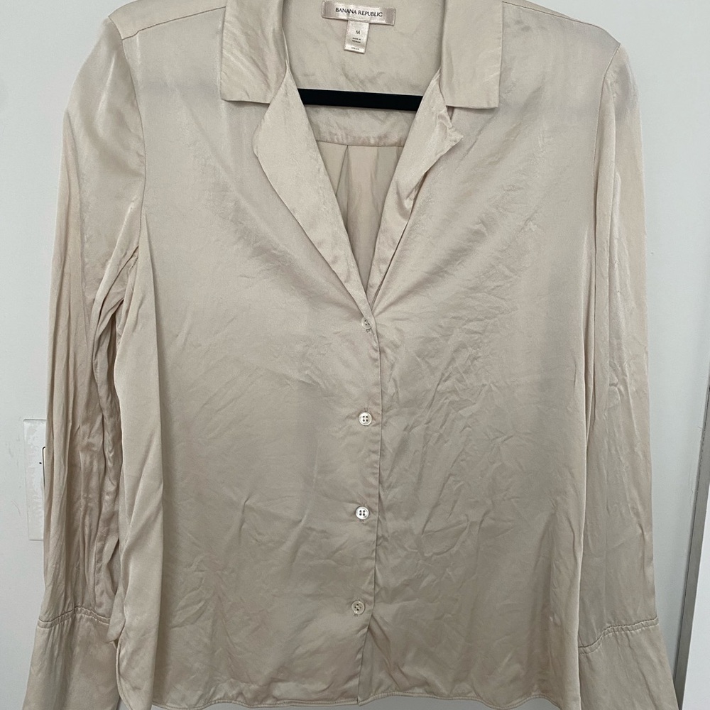 BANANA REPUBLIC Elegant Cream Button-Up Blouse